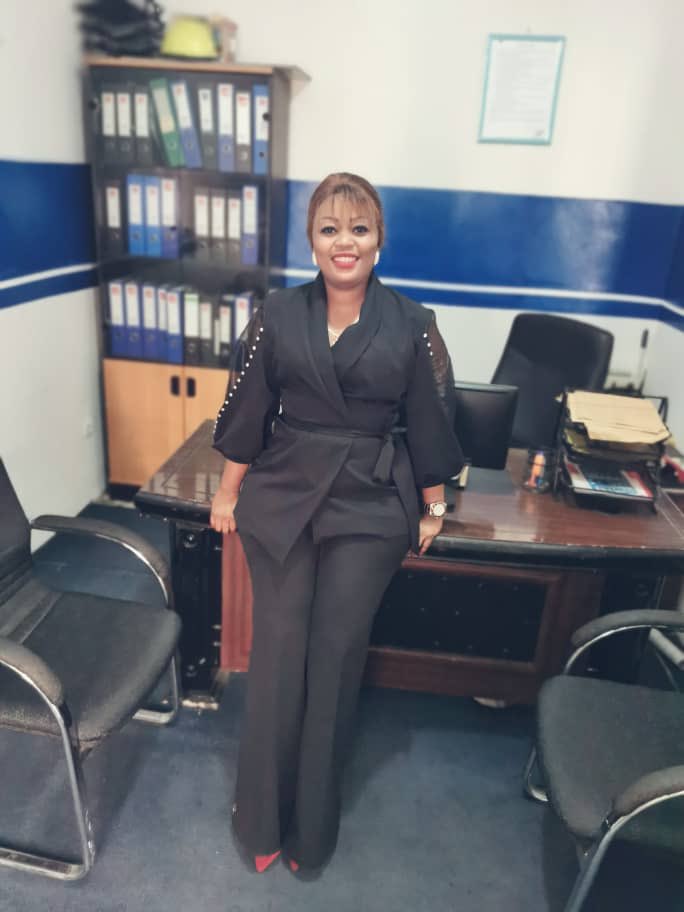 central_sage's tweet photo. Ce matin nous saluons la dame de fer @AngusiYvette un modèle pour la nouvelle classe politique congolaise.

La marraine de la nouvelle génération. https://t.co/CYYsTRC6LW