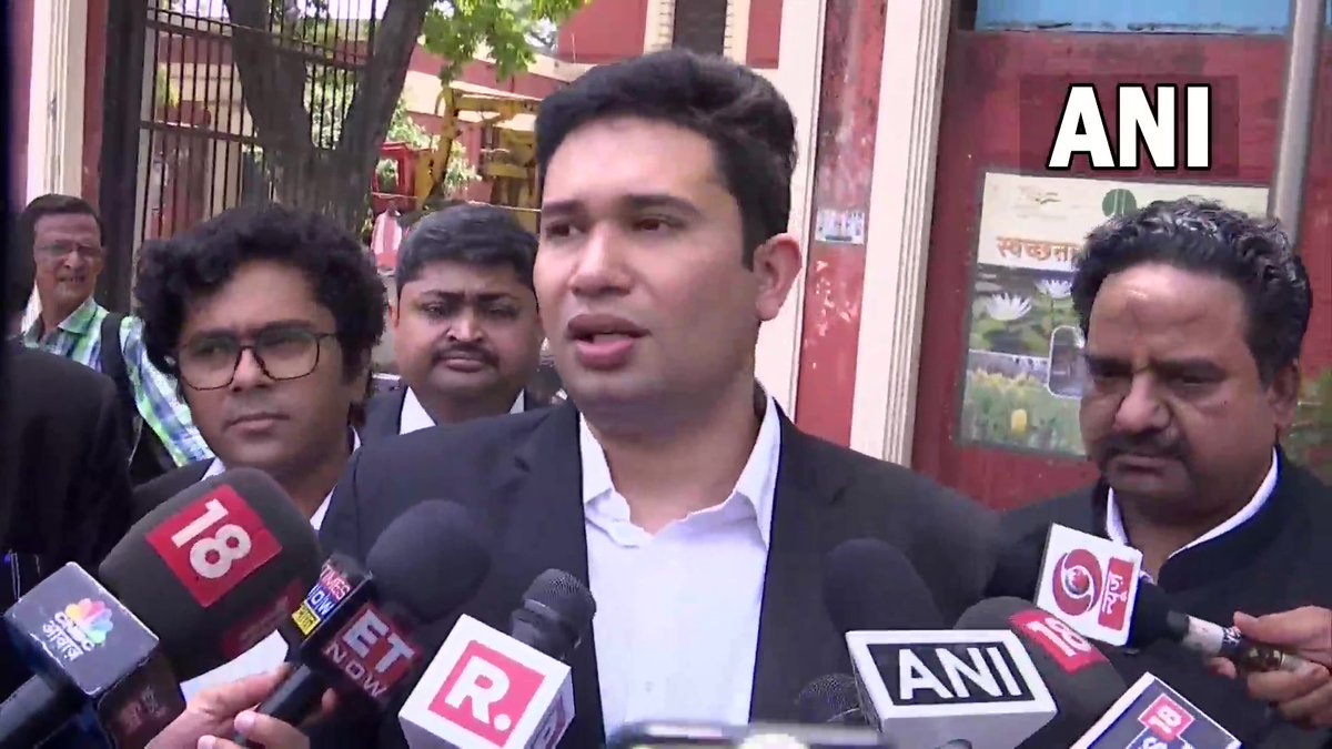 ANI's tweet photo. President listened to us for over 15 minutes. There was only one matter - lawlessness &amp; absence of democracy in WB. President's Rule should be immediately imposed in WB. Bloodshed taking place&amp;women are being raped. Police supports it: Kabir Shankar Bose, advocate &amp; WB BJP leader https://t.co/0jHuoODrHh
