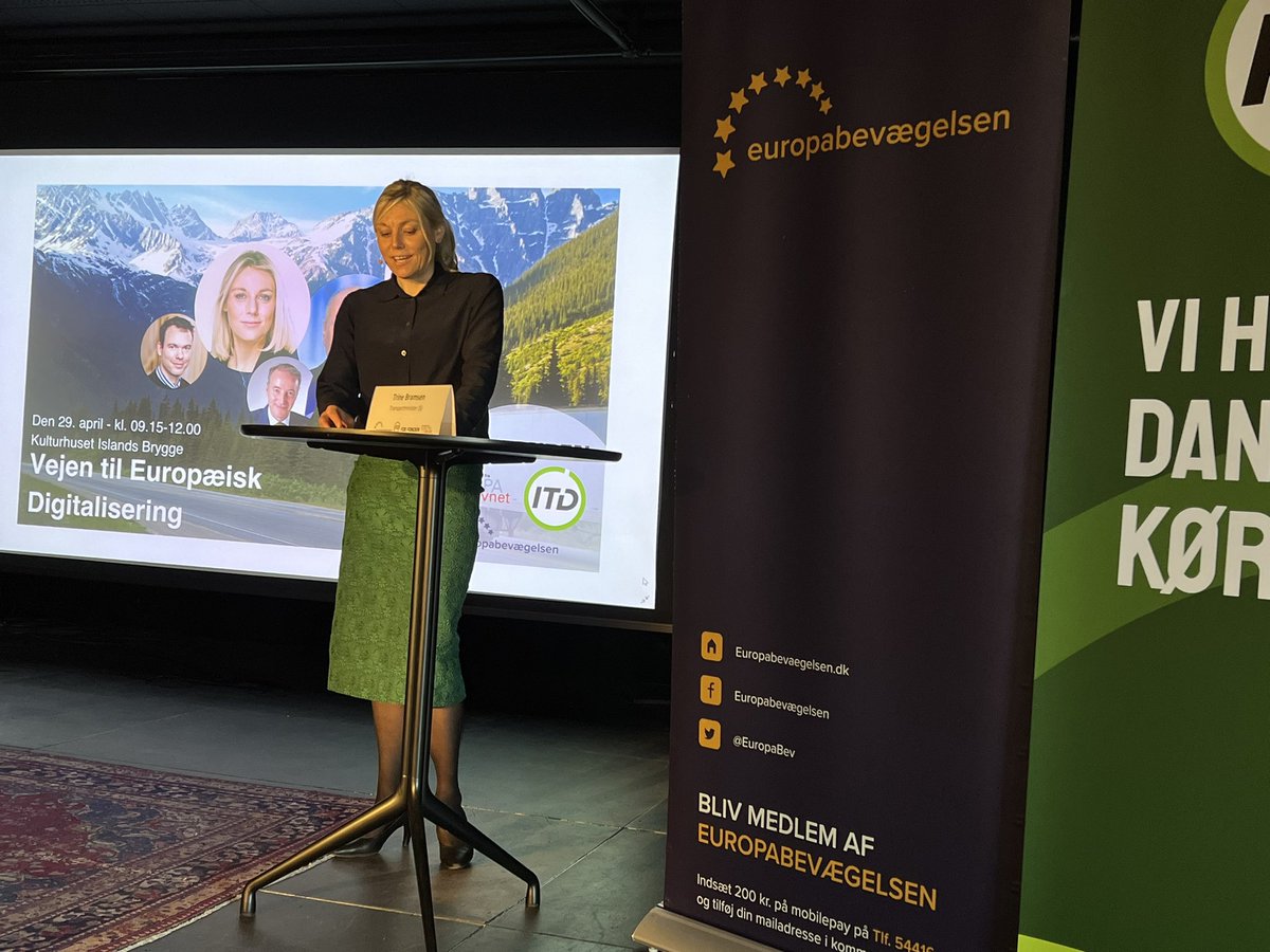 ITDinfo's tweet photo. “Digitalisering nøglen til at vi bliver mere grønne.”🛣🚚🍀Tak til transportminister @Trinebramsen for gode budskaber om digitalisering af transporten på ITD og @EuropaBev digitaliseringskonference. #dkpol #dktrp https://t.co/O5Fuz3b91R