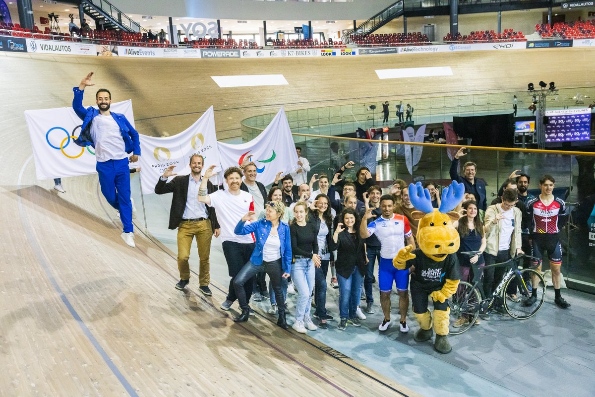 Une journée dans la peau d’un athlète #Paris2024 🚴

24 membres du #ClubParis2024 ont pu rouler sur la piste du futur site de cyclisme et para cyclsime des Jeux de Paris 2024 : le vélodrome national de <a href="/sqy/">Saint-Quentin-en-Yvelines 🚀</a> 

Toi aussi, fais les Jeux : Rejoins le Club ✌️ club.paris2024.org/fr/accueil