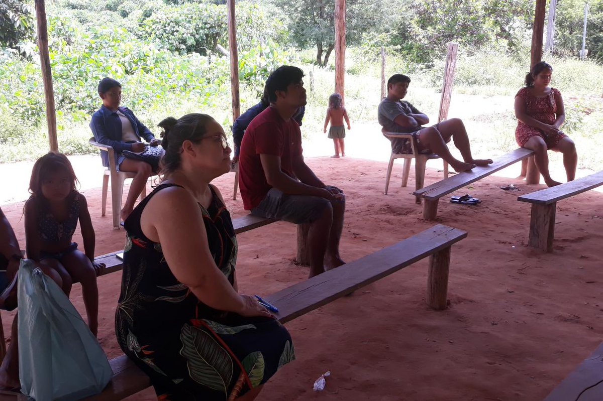 meli_bees's tweet photo. To be sure their data is being used w values they support, they are participating in conversations about how internet works and how to map their territory in a decentralized way, having full control over their data!
#guajajara #arariboia #decentralizedtools #internet #mapeo https://t.co/r0B5FsgJyv