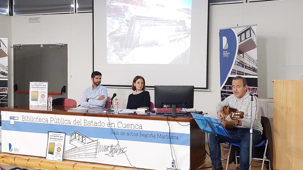Ayer disfrutamos mucho en la presentación del 📘 «La España <a href="/queabandonamos/">La España que abandonamos</a>» , del periodista y guionista Denis Escudero Muñoz <a href="/sinedescudero/">Denis Escudero Muñoz</a>, acompañado por la periodista <a href="/carmenmoralmora/">Carmen Moral</a> y #GoyoMoraleja 🗣️
<a href="/LinceEdic/">Lince Ediciones</a> <a href="/MalpasoyCia/">Malpaso y Cía Libros</a>
#EncuentrosConAutores #LaEspañaVaciada