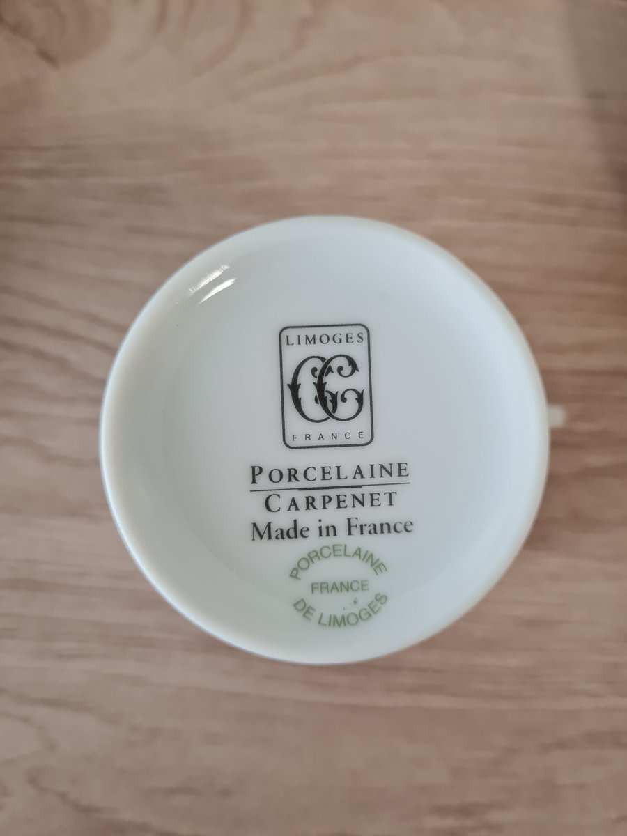 insilibio's tweet image. Merci et félicitations à la Porcelaine Carpenet pour votre travail sur les assiettes et les tasses aux couleurs d'InSiliBio #porcelainmade #Limoges