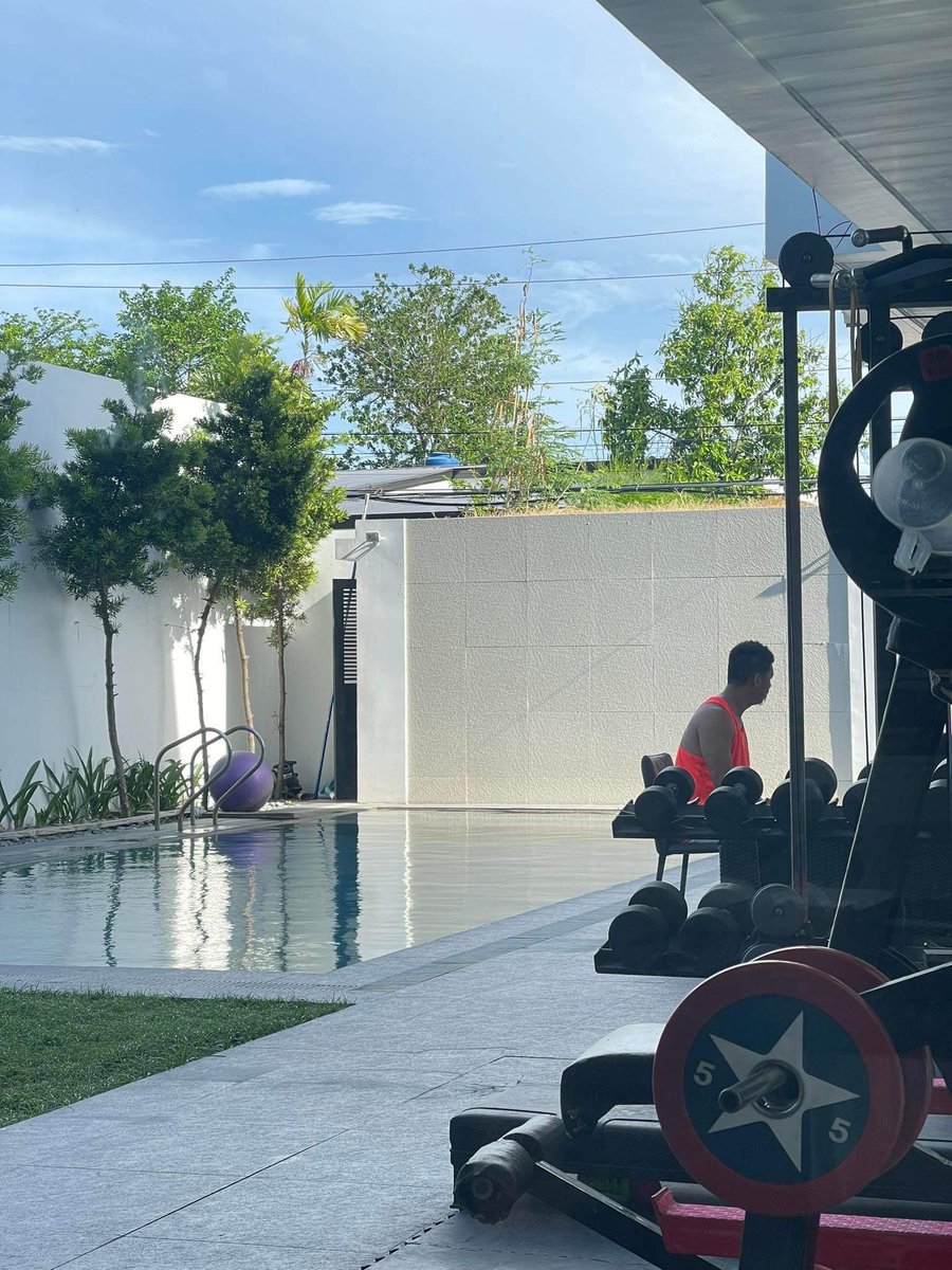 HiThisIsViy's tweet photo. Sa sobrang yaman namin may lifeguard na kami sa pool🥰🥰 #blessed https://t.co/wPB9aamen3