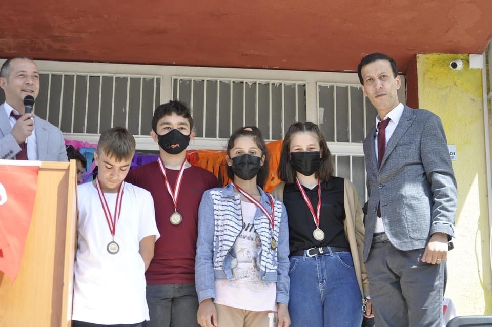 FMeydan52's tweet photo. 23 Nisan Ulusal Egemenlik ve Çocuk Bayramı' mızı coşku içerisinde kutladık. Öncelikle cıvıl cıvıl etkinliklerle, gözlerinde ki ışıltıyla geleceğe dair umutlarımızı tazeleyen vir kutlama programı oldu https://t.co/qh0wdsBqF6