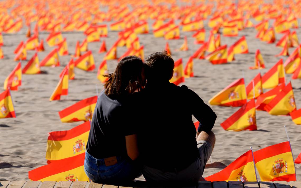 ANVAC_'s tweet photo. 🇪🇦 Nuestra bandera nos une a todos en la lucha por el reconocimiento a la memoria de las víctimas del Covid19 en España.

👉 Recuperemos su dignidad y ayudemos a hacer justicia. 

https://t.co/gnLCYRlRtY

#Dignidad #Justicia  #GobiernoResponsable https://t.co/8weChhpoSW