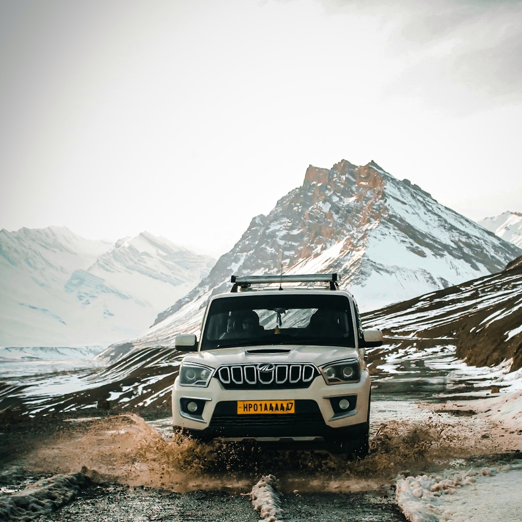 hrkeshu's tweet photo. Hello @anandmahindra sir from 14000 feet approx, our @MahindraScorpio is ruling on Himalayas. How's this click..? sir https://t.co/63cKAioFy4