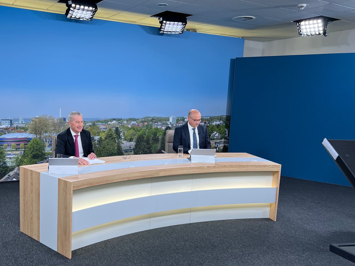 Start unserer #Hauptversammlung. Nach einem kurzen Video wendet sich unser Aufsichtsratsvorsitzender Jürgen Fitschen an die zugeschalteten Aktionärinnen und Aktionäre. #VonoviaHV2022
