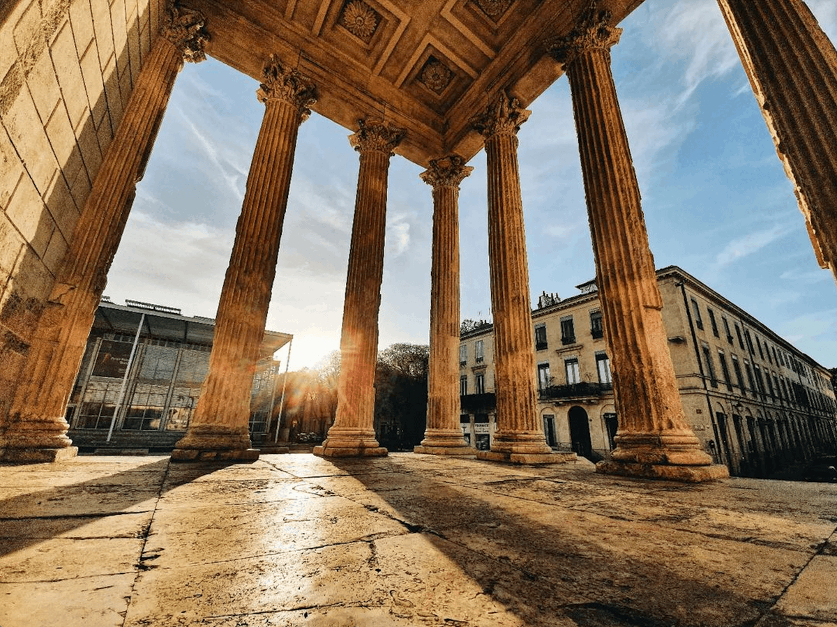 ArenesNimes_off's tweet photo. Les couleurs de la #MaisonCarrée changent simultanément avec le coucher de soleil ☀️

Photo : le_gard

#Nimes #NimeslaRomaine #UNESCO #MonumentRomain #Histoire https://t.co/gsQwAXUJ1a