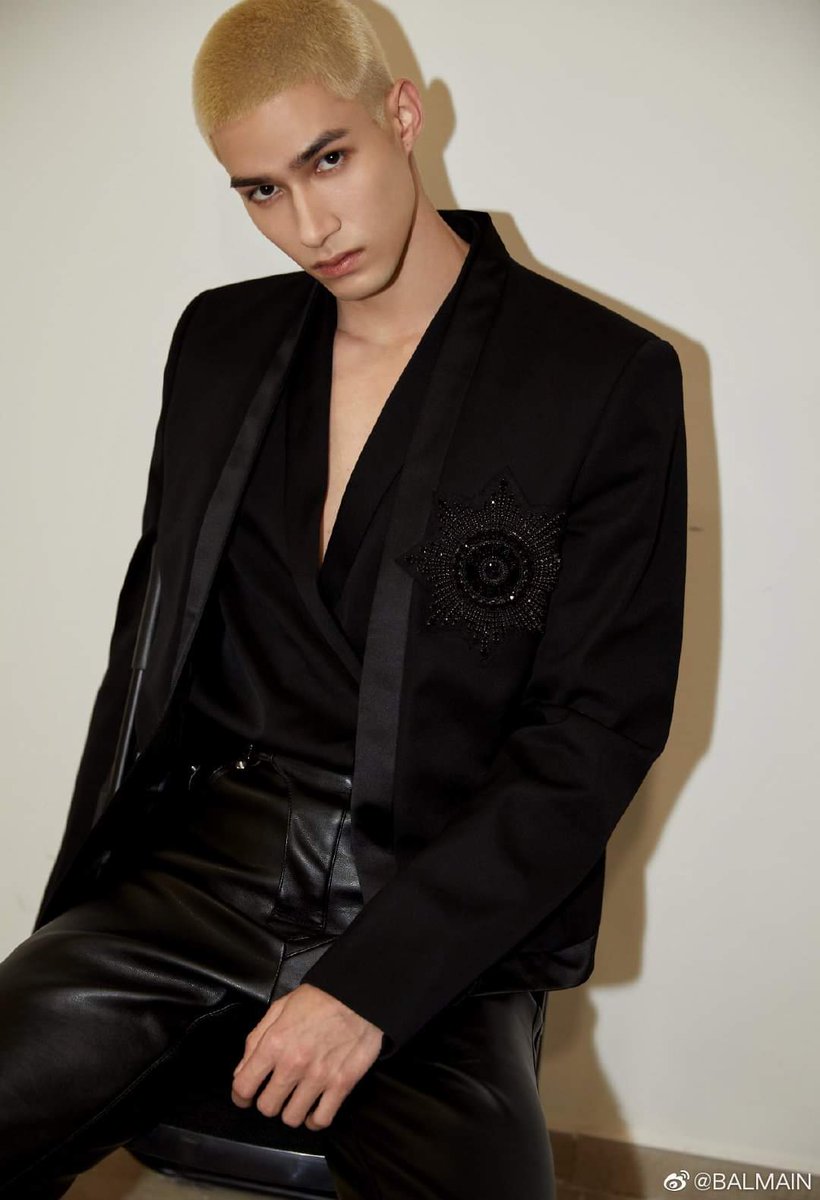 เพลงฉบับอังกฤษ มิกะกับน้องแพทเป็นคนแต่งนะคะ เพราะมาก ฝากเอ็นดูมิกะด้วยนะคะ เป็นคนน่ารักสดใสค่ะ ร้องเพลงเพราะมากๆๆๆๆ เต้นเก่ง แต่งเพลงได้ กีฬาก็ดีค่ะ เจ้าพ่อแฟชั่น ฝากมิกะไว้ในอ้อมอกอ้อมใจด้วยนะคะ😄💚