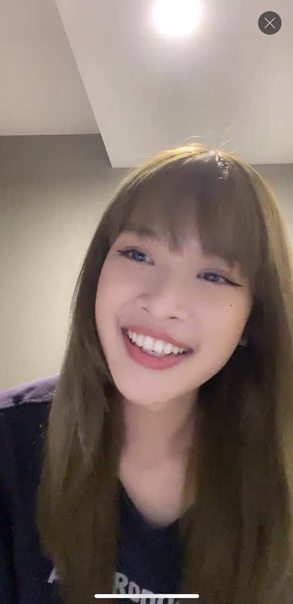 doobnk48tookwan's tweet photo. คิดว่ารุ่นเดียวกัน #NewBNK48 #BNK48 

-เอ็นดูเด็กคนนี้มาก น้องเรียกหนูว่าเธอๆหนูก็แอบสะดุ้งเบาๆ คือน้องน่าจะไม่รู้ว่าหนูอายุมากกว่าน้อง 
-ถามแพนเค้กอายุเท่าไร เอ็นดูๆ นะไม่ได้ว่าอะไรน้อง น้องบอกอายุ 15 แล้วน้องถามหนูว่าอายุเท่าไร หนูก็บอก 19 น้องบอกเรียกเธอไปแล้ว หนูบอกไม่เป็นไร https://t.co/z8NDiaCOx1