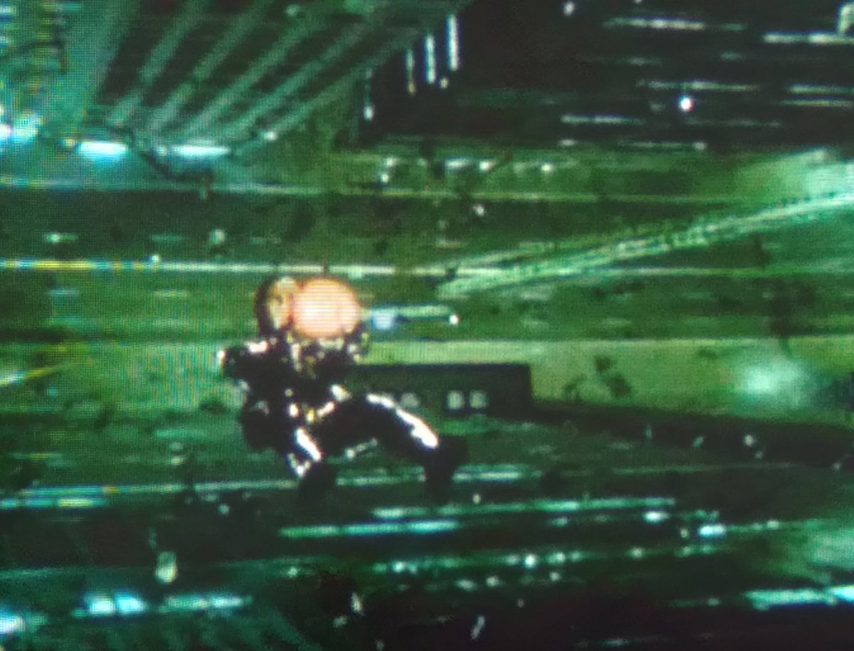 chattv's tweet image. Mas que fique bem claro, essa cena não foi quando dei o glorioso salto, mas sim quando eu após  conhecer a Acqua, fui subir aos céus e fui proibido por um tipo de Velho Guerreiro com enormes chifres.
#Matrix3 mostrou o meu sonho eu e a Trinity caímos até eu trazê-la comigo