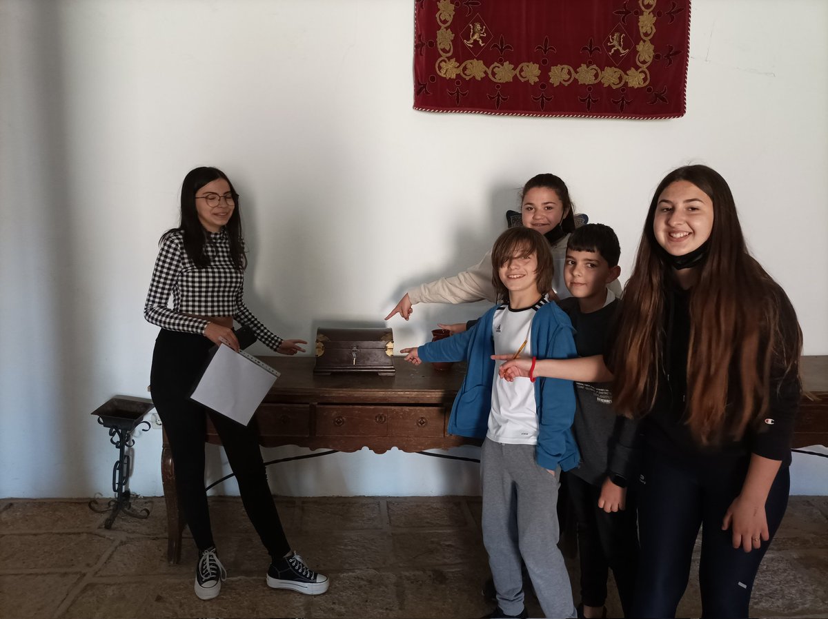 CastilloJuegos's tweet photo. Presentamos "El Misterio del Castillo de Luna", una atractiva actividad tipo #escaperoom realizada en el magnífico castillo de #Alburquerque, gracias al trabajo colaborativo de varios proyectos #InnovaEx21_22 #REBEX #Librarium y #Turismo Visítanos!👉 https://t.co/Jnhclay0pH https://t.co/UABLLViAgB