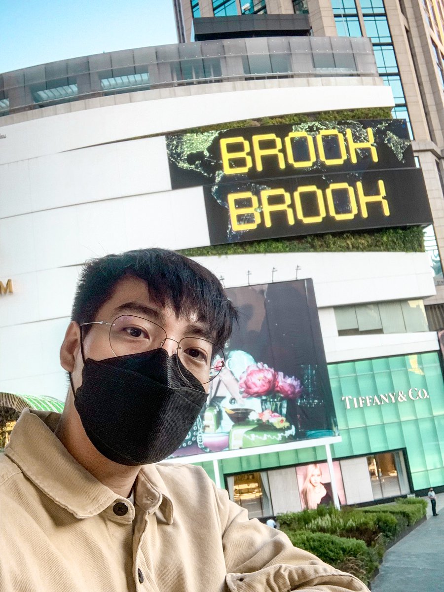 Psolemn's tweet photo. ตอนนี้ทาง Brook มี NFT giveaway มูลค่ารวมหลายบาทอยู่ครับ ถ้าใครสนใจลองแวะชมกติกาใน ทวิตเตอร์ด้านล่างหรือในเฟซบุ๊กตามลิงก์ได้เลยครับ #SnapwithBrook
FB : https://t.co/5MxmU7edts
TW : https://t.co/ER1fEOJFuH https://t.co/WVCEo4nETN