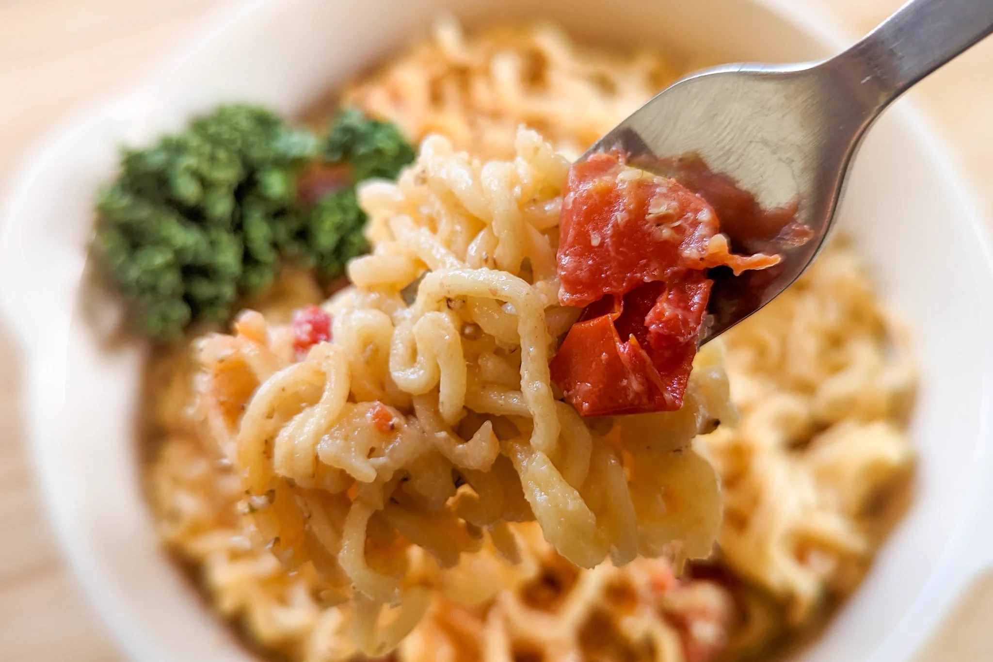 サッポロ一番を使って作る！濃厚チーズのトマト麺。