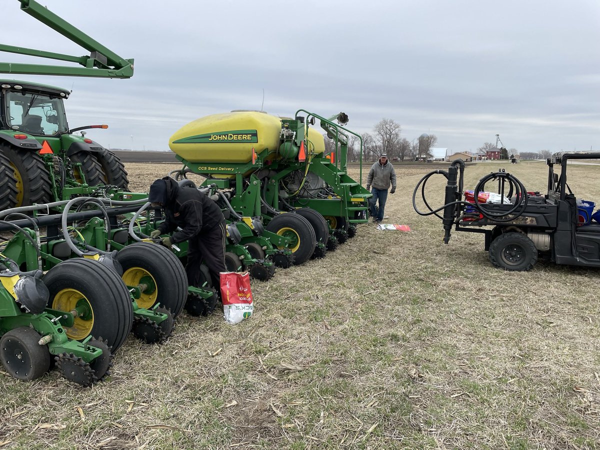 Two <a href="/BecksHybrids/">Beck's Hybrids</a> corn plots in the ground in NW Iowa thanks for the help <a href="/AmySolsma/">Punkin Lady 🎃🍿💥</a> make the plot go much faster with all hands on deck! <a href="/BecksAgIA/">Beck's Iowa Agronomy</a> #plant2022 #plantbecks