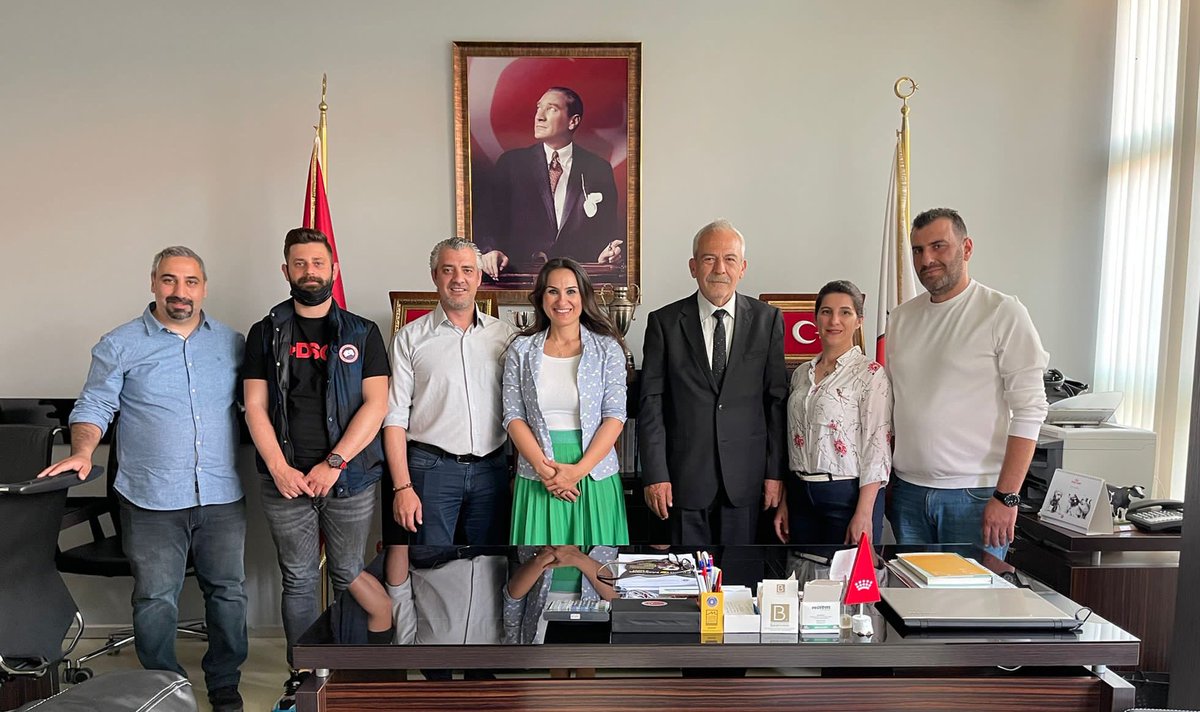 Dünya Veteriner Hekimler Günün’de hekimlerimizin sorunlarını konuştular.
Veteriner Hekimler insanlık için sağlığın mihenk taşları, hayvancılık ve doğa sorunlarının çözümleri için değerli bilgilerini aldık.
Nazik misafirperverlikleri için Sn. Hüseyin Bolten’e teşekkür ederiz.