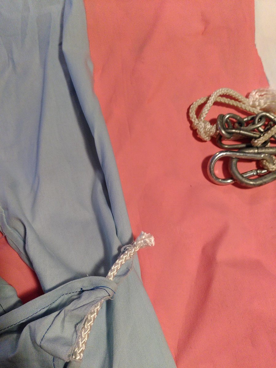 In der Nacht von Dienstag auf Mittwoch wurde die Aufhängung des Transpis in der Johannisstraße, das sich gegen #Transfeindlichkeit und für Solidarität mit Jess positionierte, mutmaßlich durchgeschnitten. jg-stadtmitte.de/?p=5247