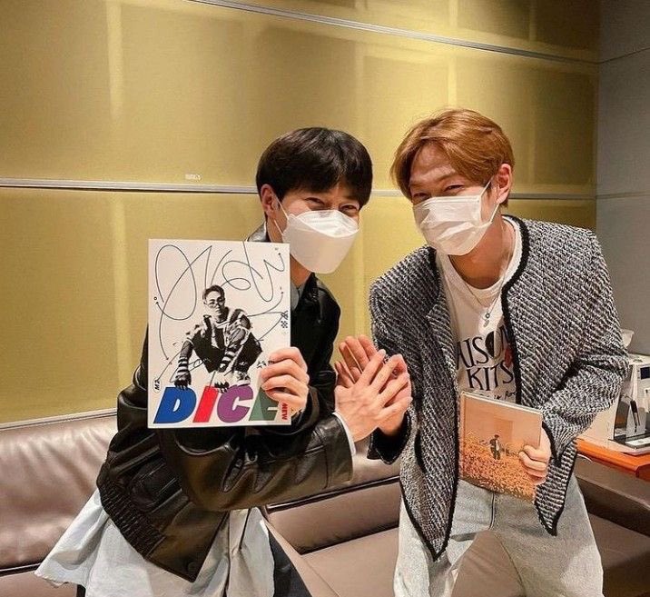 hourlysuhonew's tweet photo. #ONEW #SUHO @SHINee @weareoneEXO https://t.co/gxIjhLtyOL