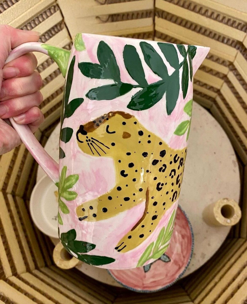 loyalfreeapp's tweet image. Looking for something fun to do in #Newmarket? Pay a visit to #StudioScribbles and a paint a pot! 🎨 

With the LoyalFree app, you can also enjoy 10% off when you spend £20 or more! 🤳

Download the app for free: loyalfree.co.uk/download 🤳

@LoveNewmarket #shoplocal