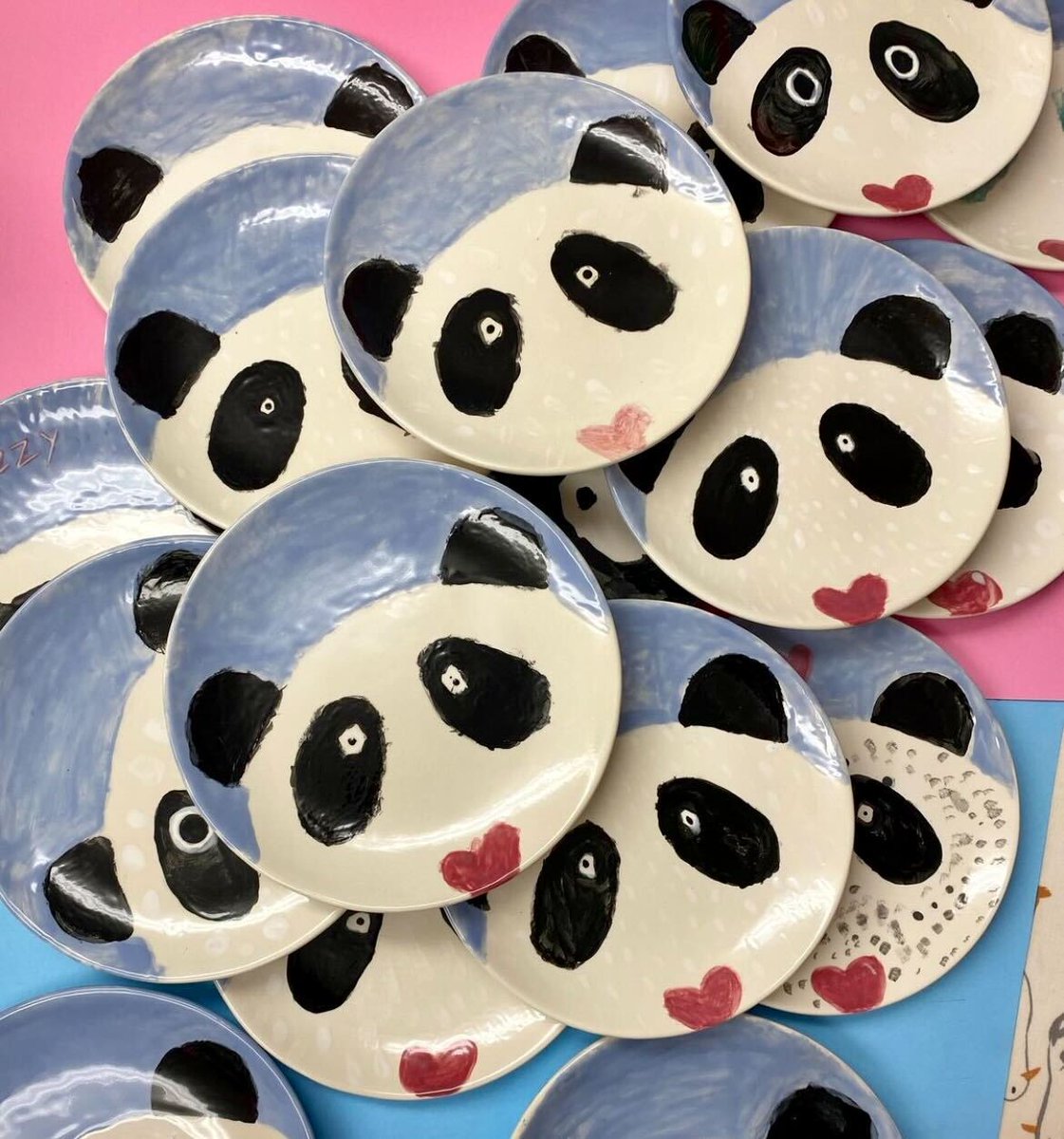 loyalfreeapp's tweet image. Looking for something fun to do in #Newmarket? Pay a visit to #StudioScribbles and a paint a pot! 🎨 

With the LoyalFree app, you can also enjoy 10% off when you spend £20 or more! 🤳

Download the app for free: loyalfree.co.uk/download 🤳

@LoveNewmarket #shoplocal