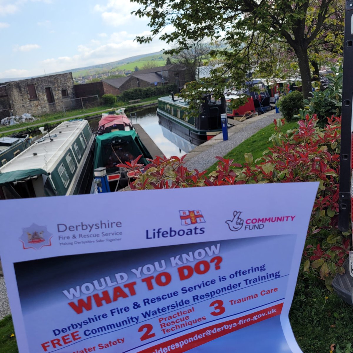 As part of #BeWaterAware week, our team has today been at New Mills marina. If you live or work close to water, such as a marina, please contact us to find out more about our FREE community waterside responder training. 
#Derbyshire #firefighters #water