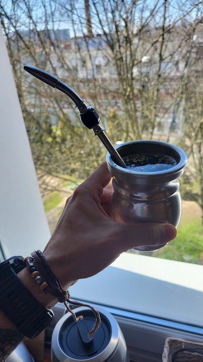 hai2pe's tweet photo. @GymRatsClub Water with yerba ? 😊 https://t.co/a4gkIrV1TH