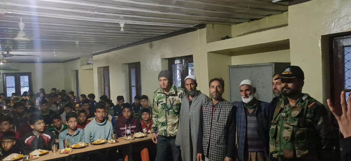 Imtiyaz54787612's tweet photo. #PayaamERamzan
#RamzanKashmir
#Noore-e-Ramzan https://t.co/ubWh84fs9g