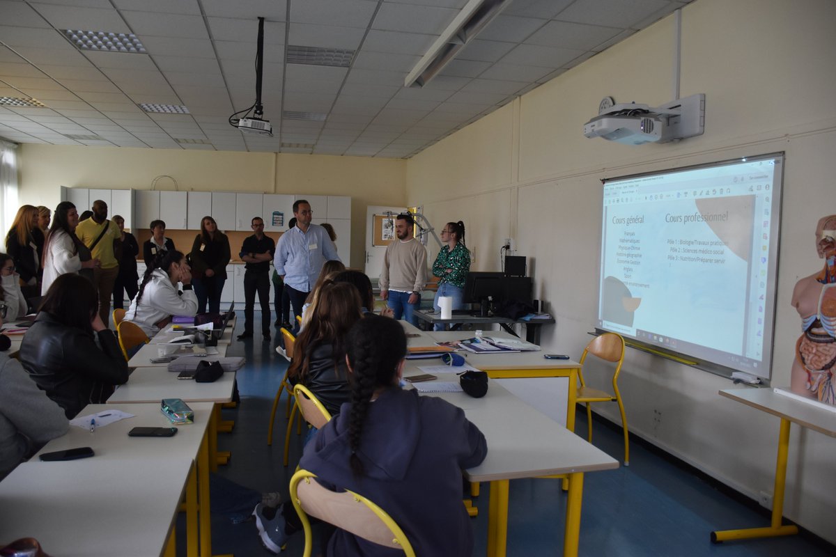 Mardi 26 Avril s'est déroulée la matinée du partenariat école/entreprise.
20 entreprises ainsi que la filière ASSP se sont réunis dans les locaux du Lycée Alain Fournier 💭👇