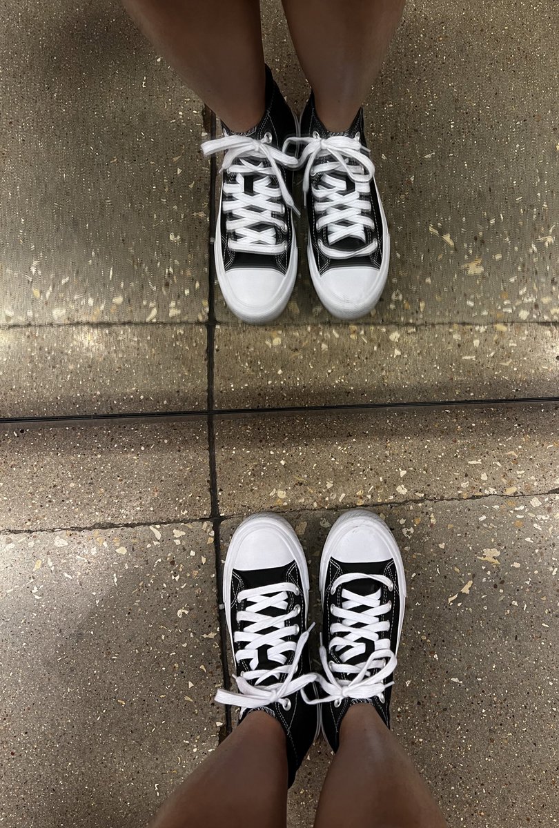 Grooving in to the #weekend!! #petethecat