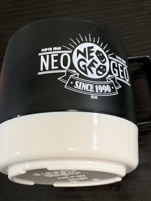 SNKオンラインがなくなるだなんて...!
グッズはAmazonとかで発売して欲しいなぁ。