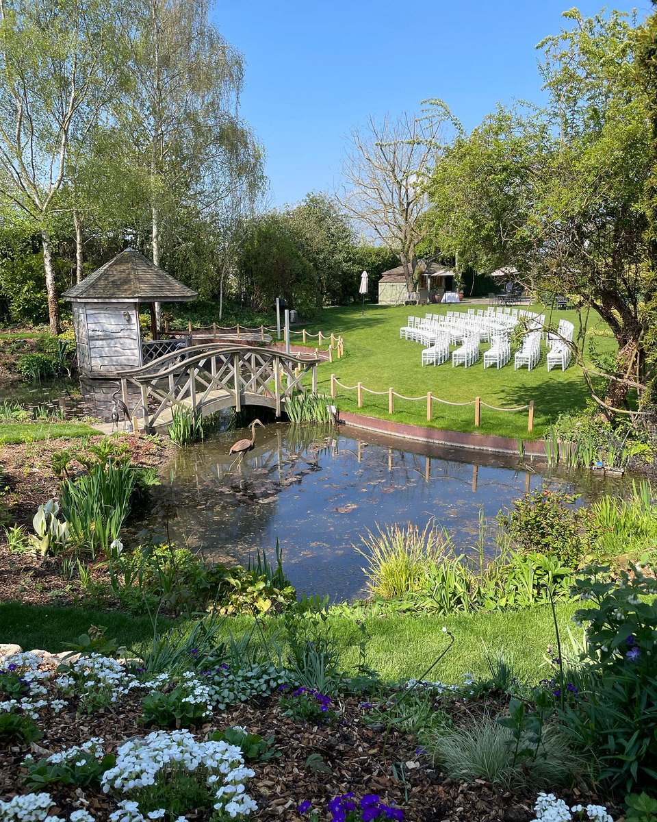 Our gorgeous garden setting for your stunning outdoor ceremony ❤️
#gardenwedding #weddingday #gettingmarried #weddingceremony #outdoorwedding #southfarmwedding #countrysidewedding