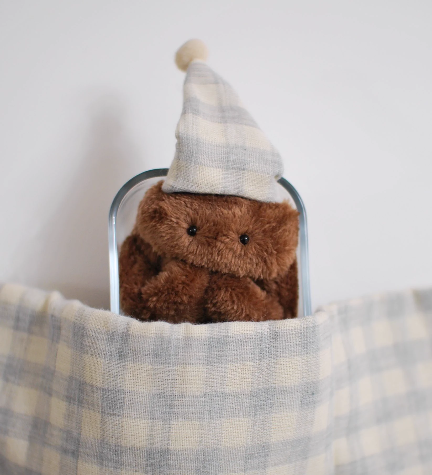 かわいい！！一晩寝かせられているカレーのぬいぐるみ！