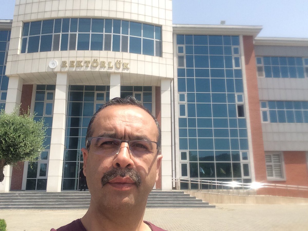 suleymanaksu's tweet photo. Mezun olduğum üniversiteyi 22 yıl sonra ailem ile ziyaret ettik. @korkutatauni #OKÜ #OMYO https://t.co/4NLDfcEbpS