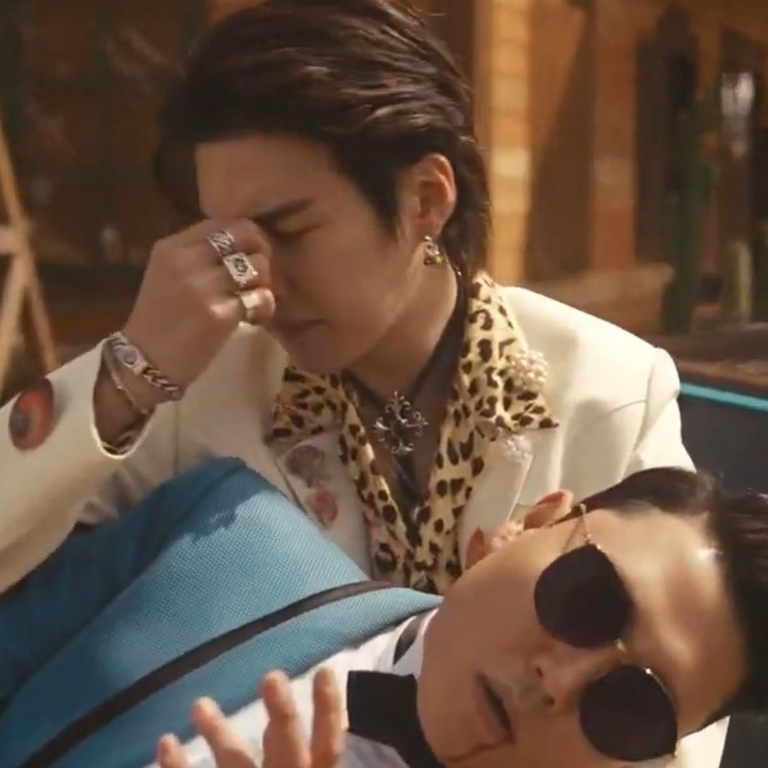 jiminievenus's tweet image. — ESTA ESCENA 😂😂 #ThatThatFeatSUGA