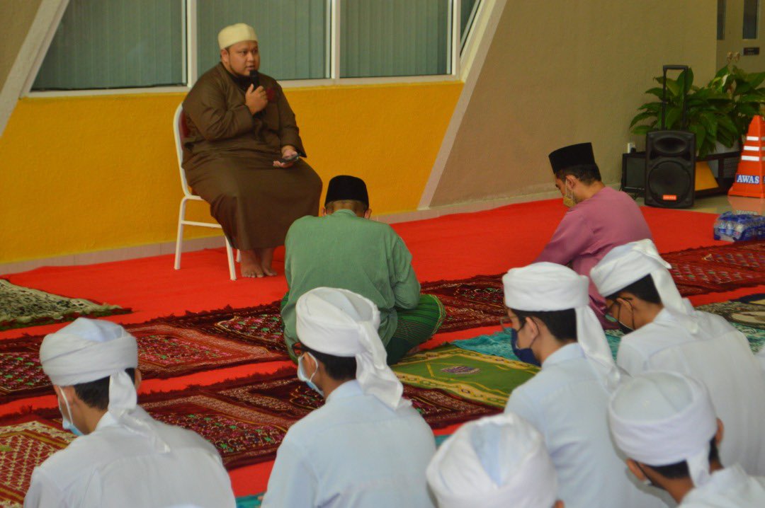 28.4.2022 - Majlis Berbuka Puasa antara Pengarah, Ketua Bahagian, Jurutera Daerah dan kakitangan JKR Selangor bersama 40 pelajar MITS Klang