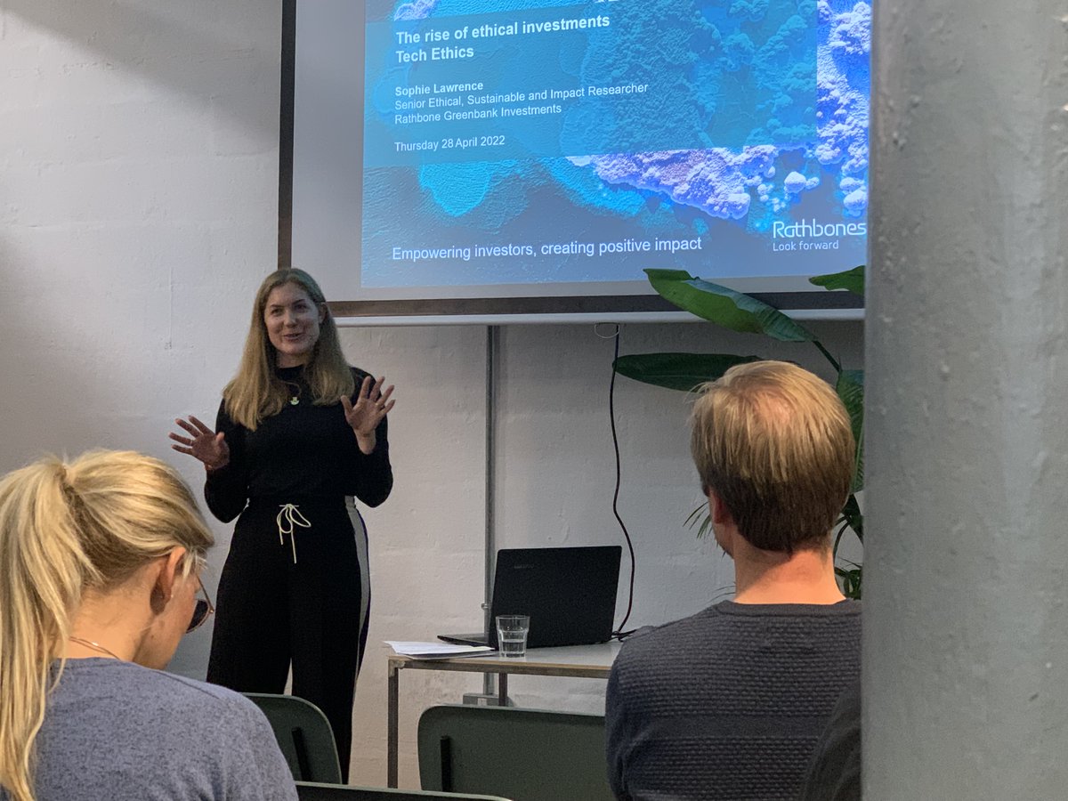 Great photo of our senior ethical sustainable & impact researcher @s_g_lawrence in action at last night's enjoyable @EthicsBristol event on 'The Rise of #Ethical Investments.'
Thanks too to @tumeloHQ @BristolBathRCap @HannahDuncan_IC @collec_intel @ADLIBRecruit #impactinvesting