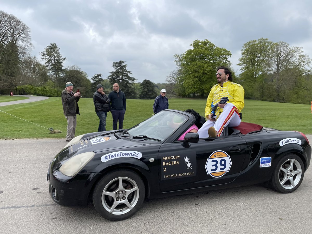And they’re off! 🇬🇧🇫🇷 Great fun waving off the <a href="/SpecialEffect/">SpecialEffect</a> #TwinTown22 teams this morning at <a href="/BlenheimPalace/">Blenheim Palace</a>. Have an amazing and safe trip to France and thank you for helping to raise money for such a great cause. See you on Monday! 👋