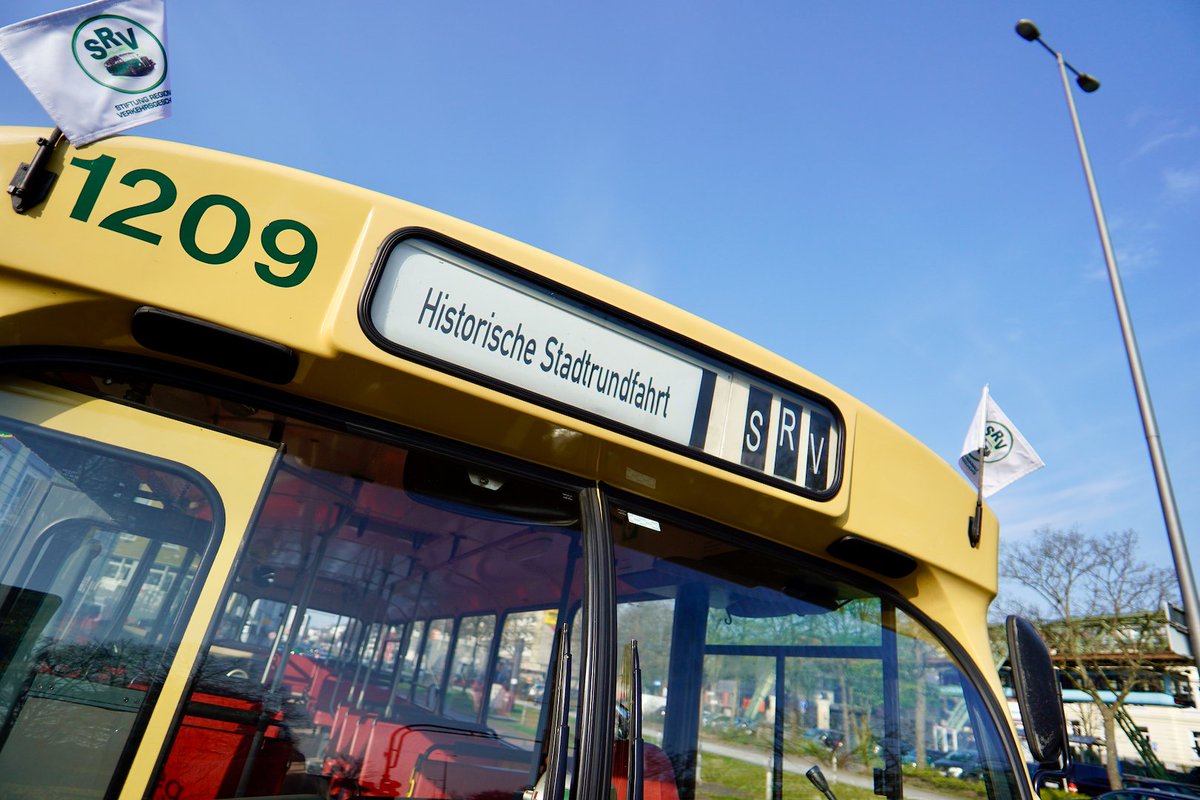 Noch keine Pläne für Sonntag? Wie wäre es mit einer Oldtimer-🚍-tour zu den interessantesten und schönsten Ecken von #Wuppertal mit einem Stopp am Bandwebermuseum und am Kalktrichterofen? Oder einer Führung durch das Engels-Haus? 
Zur Buchung: mi-wuppertal.de/aktuelles/news…