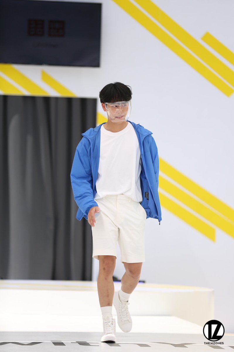 ThemZonesTH's tweet photo. ยูนิโคล่ ชวน

หยิ่น – อานันท์
วอร์ – วนรัตน์
พร้อม – ราชภัทร

พาแฟนคลับเดินท้าแดดรับซัมเมอร์ ทดสอบประสิทธิภาพของเสื้อกันยูวีในงาน UNIQLO UV Protection 22SS

#yinyin_anw
#warwanarat
#prompayy 
#UniqloUVwithYinWarProm 
#เสื้อกันยูวียูนิโคล่ 
#กันแดดที่สวมใส่ได้ https://t.co/z2vl0aG2kq