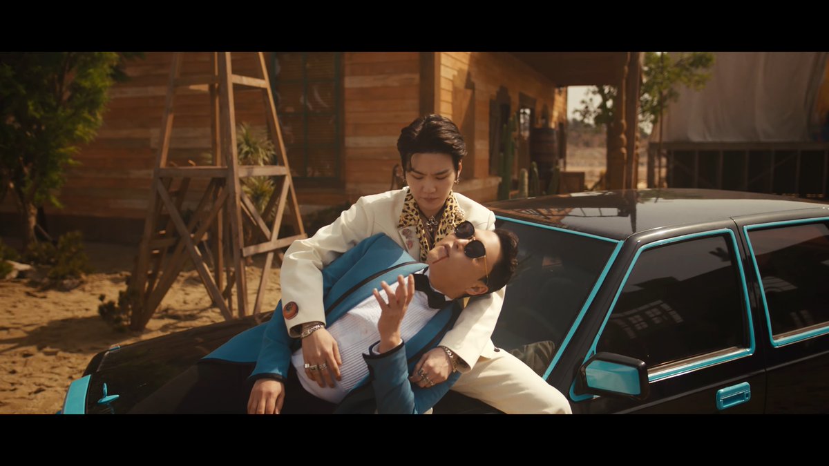 LiryOnni's tweet photo. El Oppa Gangnam Style fue vencido por la colaboración de Psy y Suga en #ThatThat 

#ThatThatFeatSUGA @psy_oppa @BTS_twt https://t.co/WukiPqtdkv