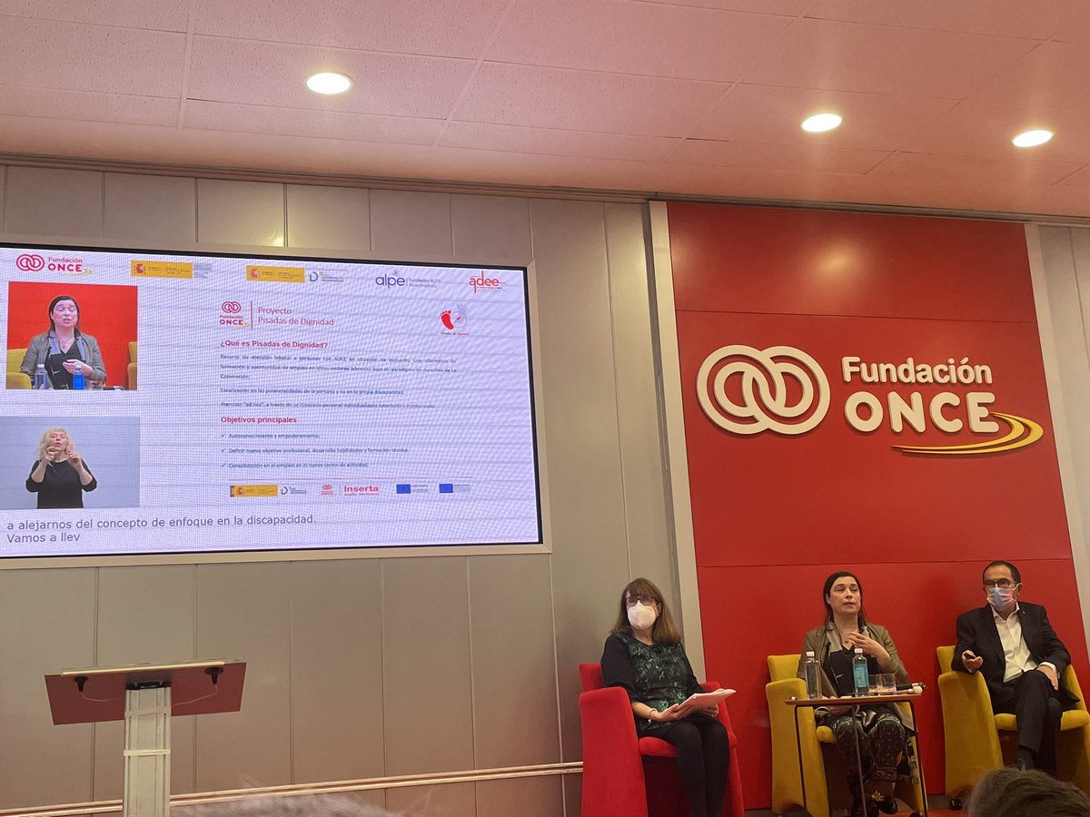 ANAPICRUZ's tweet photo. @portalento_ y @Fundacion_ONCE presentan de la mano de la Directora Regional de Inserta Empleo @cobos_avila el proyecto #PisadasdeDignidad de inclusión laboral, cofinanciado por el FSE https://t.co/b4rtevXsdW