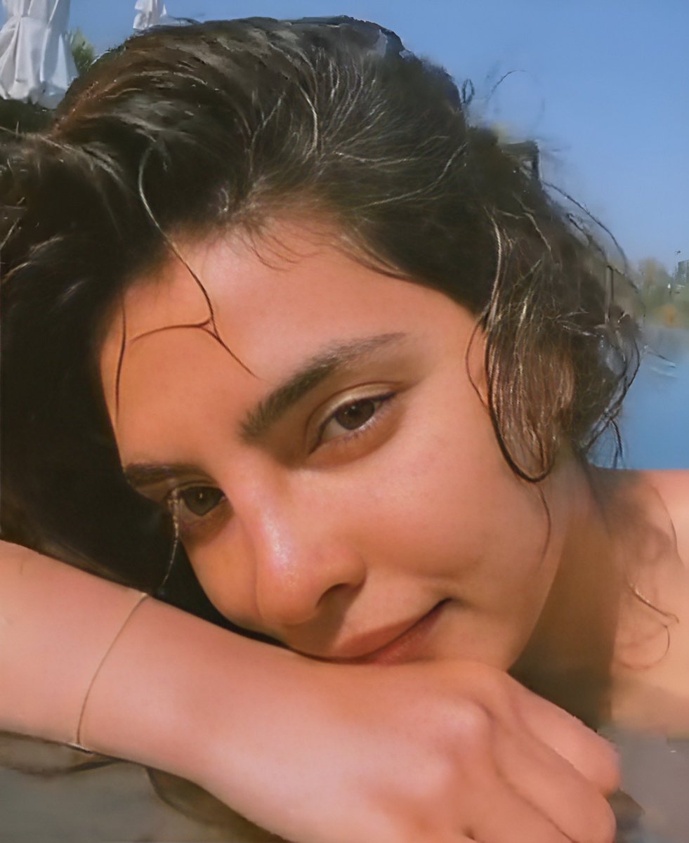 PcNDaisy's tweet photo. If I could just hug her🥺🥰
#PriyankaChopra https://t.co/7XpPppdCNN