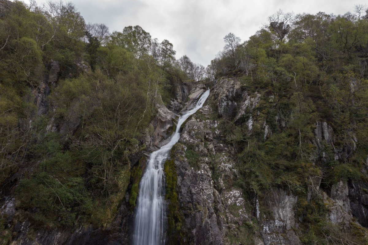 Aber Falls. Abergwyngregyn, North wales. 

#droneshot #aerialphotography #dronephotography #aerialfilming #slowshutter #landscape #dji #mavic2pro