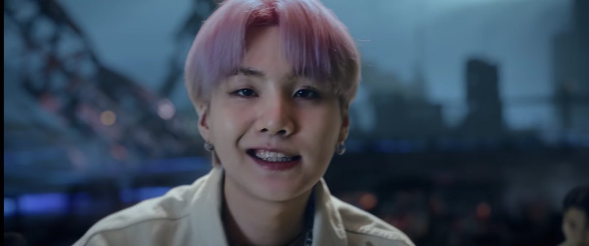 yooniskoo's tweet image. u know it’s damn serious whenever he does his signature smirk