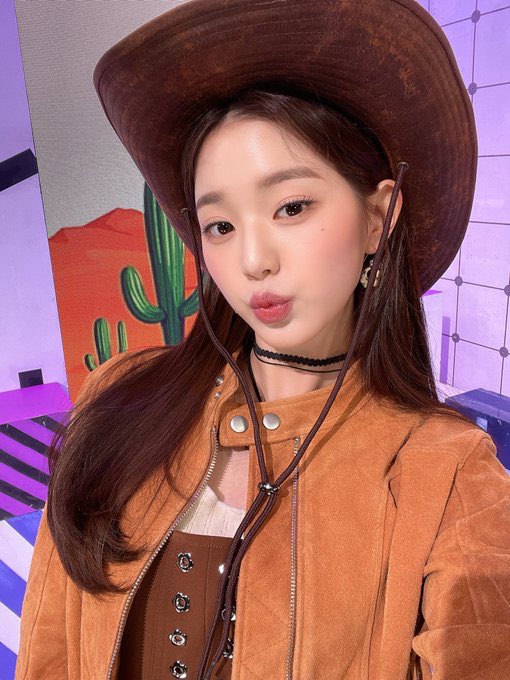 reihrs's tweet photo. YAASSSS
#LOVEDIVE5thWin
#IVE18thWin https://t.co/wpVdvNAFhL