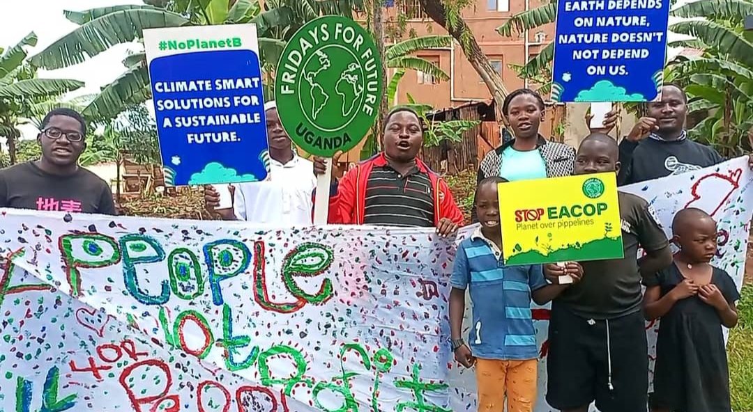 Today I held my #ClimateStrike in Mpigi with one of the families whose land was taken by #eacop and hasn't been compensated. #FridaysForFuture #schoolstrike4climate #StopEACOP