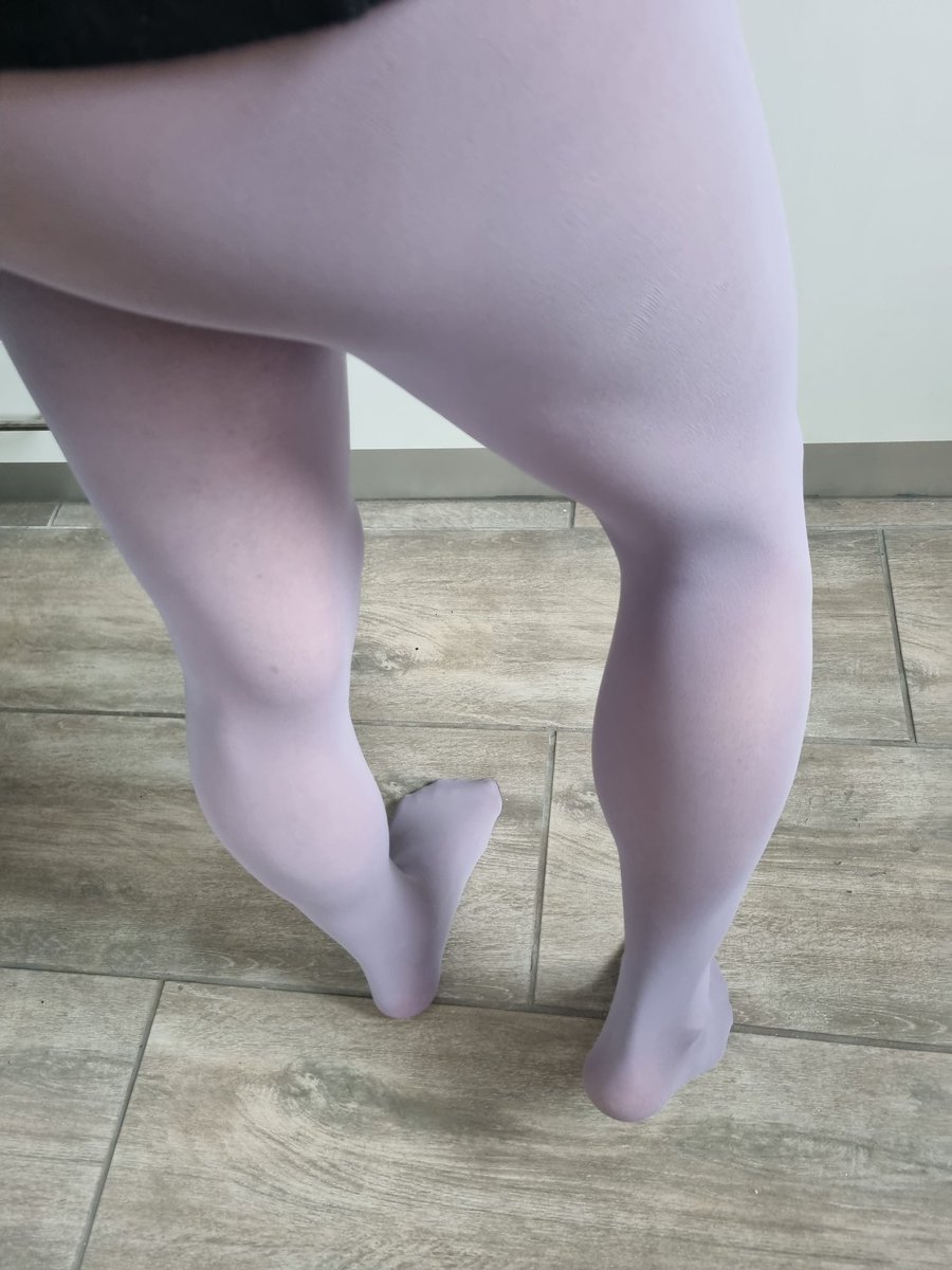 anonymousnylons's tweet photo. Legs Shaved, Time for some hosiery 🤭 https://t.co/tjskRZ5PCI