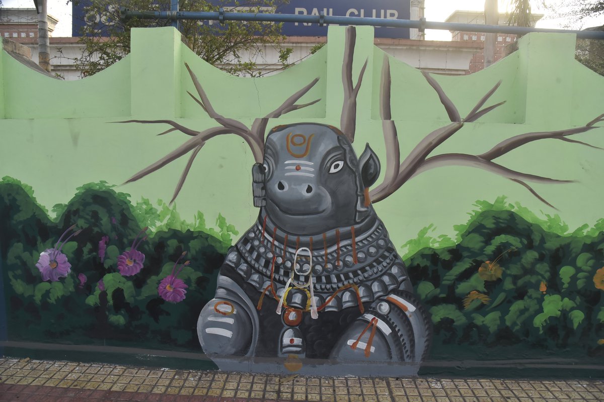 GVMC_VISAKHA's tweet photo. GVMC adorning the walls  by beautiful paintings.

#SwachhSurvekshan2022Visakhapatnam 
#SwachhSurvekshan2022
#IsupportVizag
#Visakhapatnam
#AzadikaAmritMahotsav
#AmritMahotsav
#GarbageFreeCites
#MyCleanIndia https://t.co/oF5Nn2c6RD