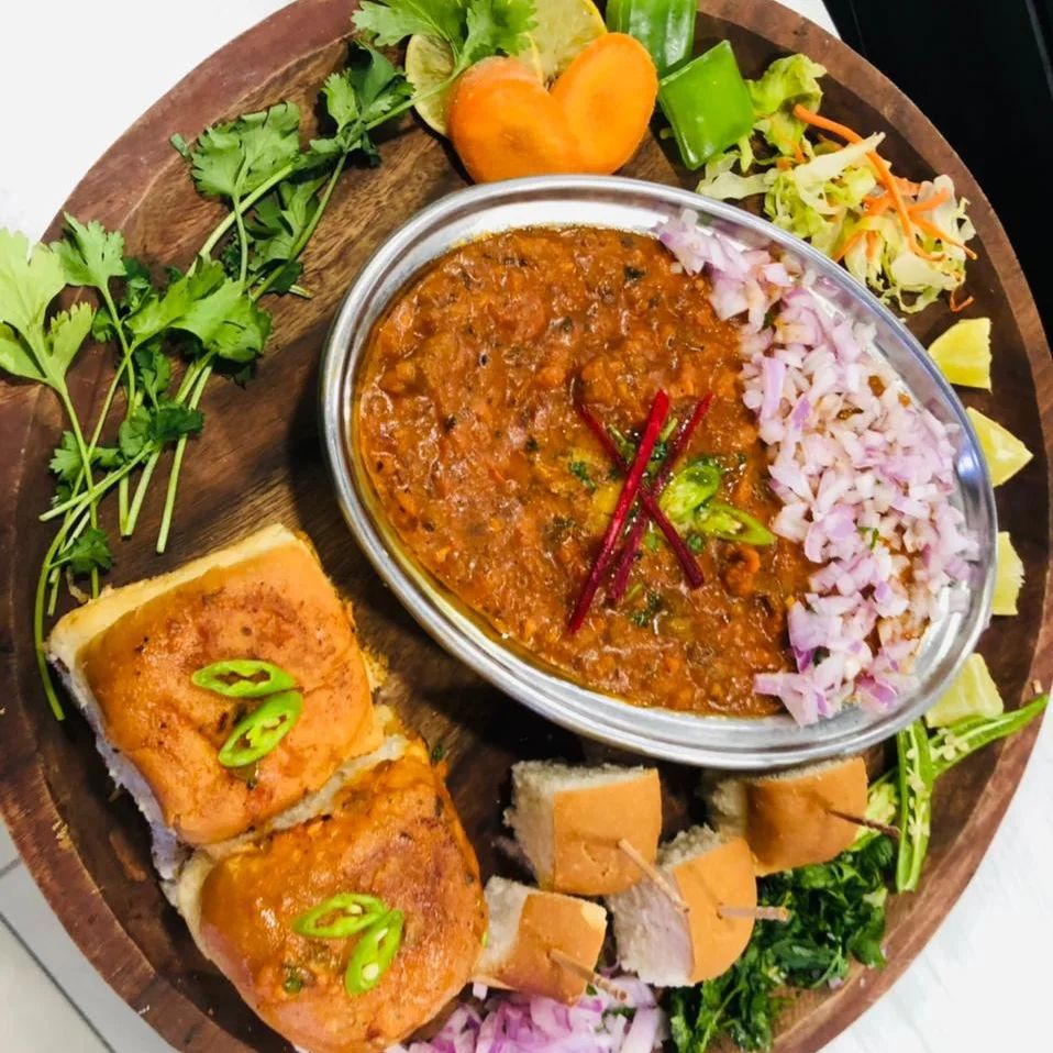 NIFCA1's tweet photo. Today's dish pav bhaji made by students.                                                    #Nifcainstitute #phagwaracity #pavbhaji #todayfood #bestrecipe #bestcook #bestinstitute #hotelmanagement #cookingskills  #streetfood #learn #nifcainstitutephagwara https://t.co/q1Qky6w8tE